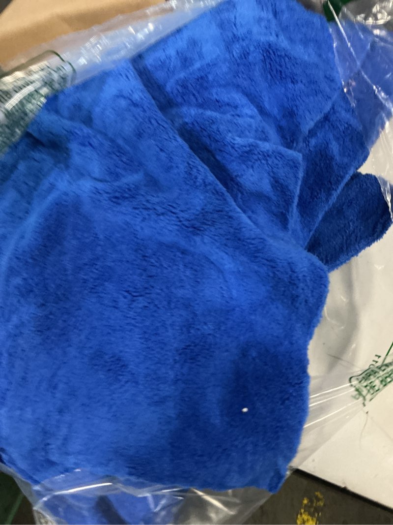 Condition photo showing item condition for shimeyao 20 pcs 16 x 16 inch edgeless microfiber plush towels for cars detailing drying wash polishing absorbent cleaning cloths, 500 gsm(blue) 20 dark blue 16 x 16 inch
