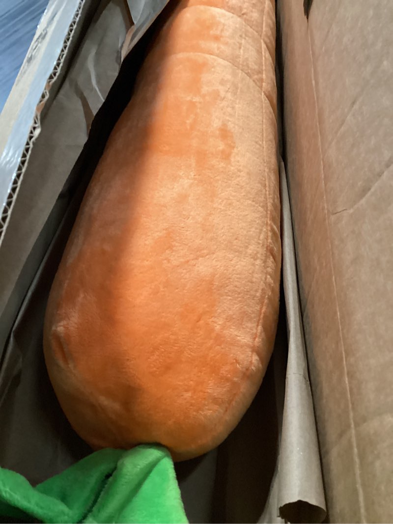 Condition photo showing Good Condition for Petlou Durable Plush Multi-Squeaks and Crinkle Dog and Cat Toys, Vegetables and Rabbit Collection (L-Orange, 29-Inch Carrot), for All Breed Sizes