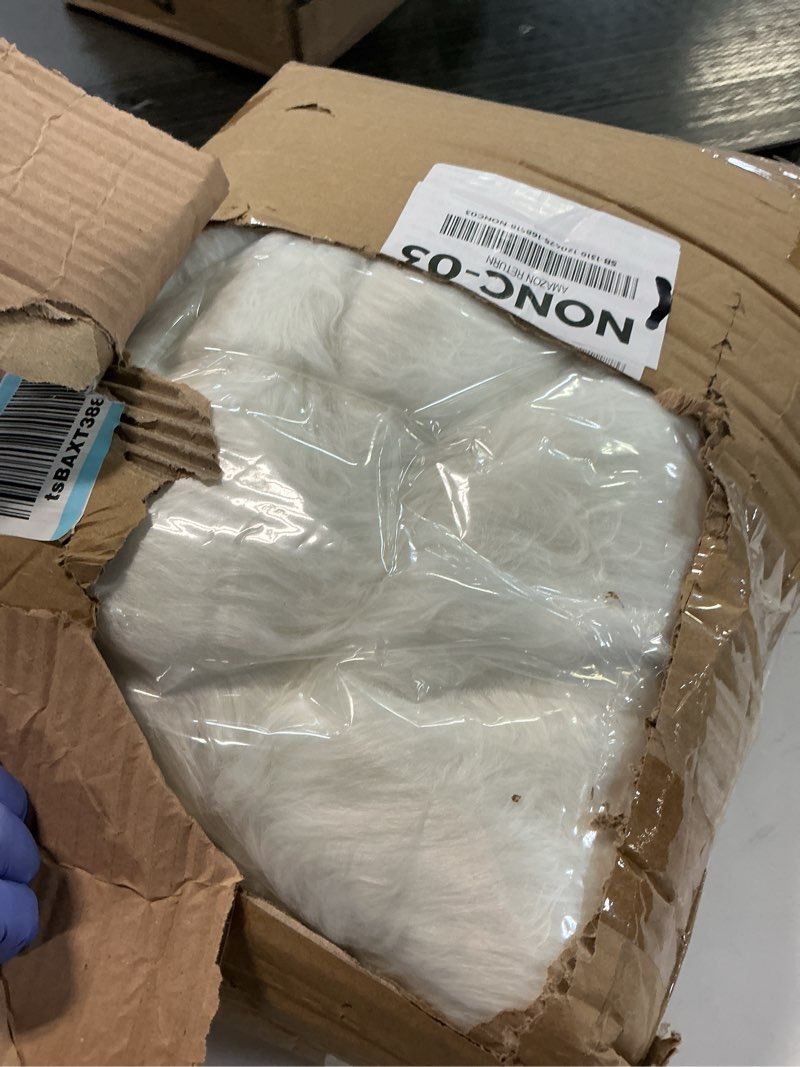 Condition photo showing Good Condition for White Shag Round Rugs 6ft Washable Faux Sheepskin Fluffy Fur Area Rugs for Living Room Large Circle Boho Nursery Rug Teen Room Décor 6' (Round) White