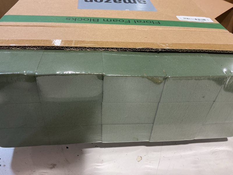 Condition photo showing Good Condition for gnrzzt 30 pcs floral foam blocks, 5.5"l x 3.1"w x 1.7"h green dry & wet flower foam for fresh and artificial flowers, plant foam for wedding, birthdays, pary, home decorations 30pcs