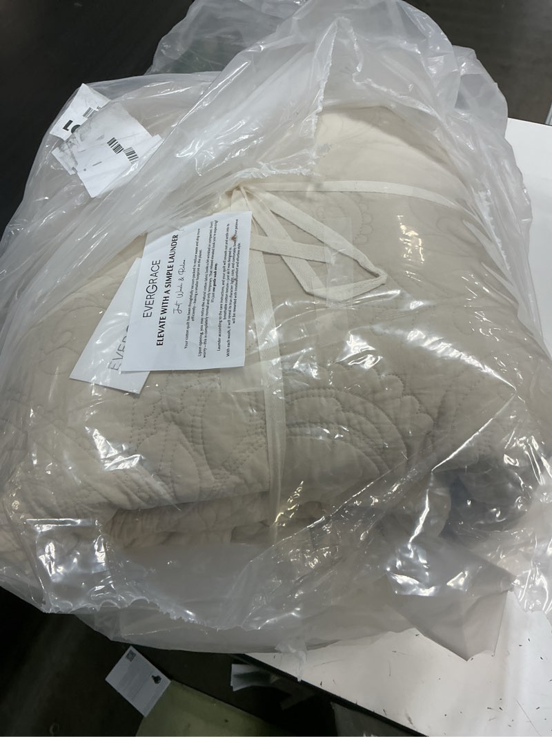Condition photo showing Good Condition for evergrace 100% cotton paisley quilt set, oversized king 3 piece set – prewashed lightweight bedspread with 2 shams, soft & breathable matelasse coverlet for all-season comfort, flax beige oversized king paisley flax beige