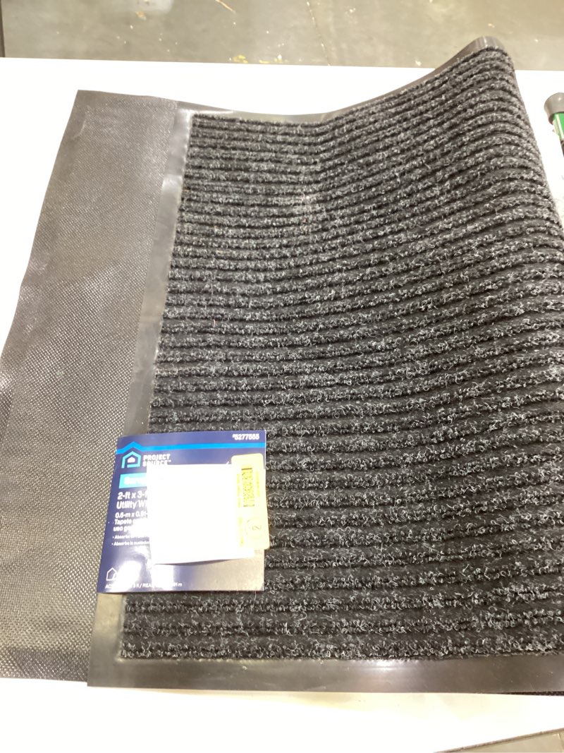 Condition photo showing Good Condition for project source 2-ft x 3-ft gray/silver polyester rectangular indoor or outdoor decorative door mat