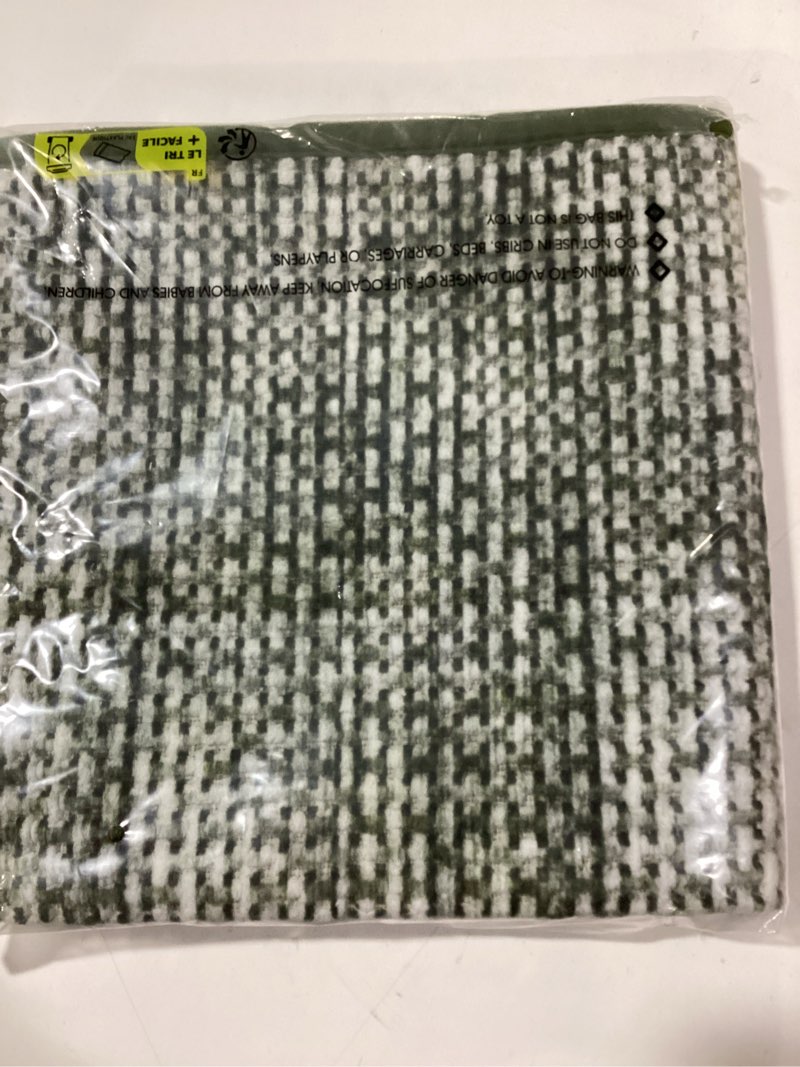 Condition photo showing Good Condition for LUMI Bathroom Rugs, Non Slip Soft Chenille Bath Mats, Absorbent Quick Dry Floor Mat, Machine Washable Bath Rugs for Bathroom Thin Fit Under Door, Shower Tub, Entryway, 24"x36", Green Olive Green 24"x36"