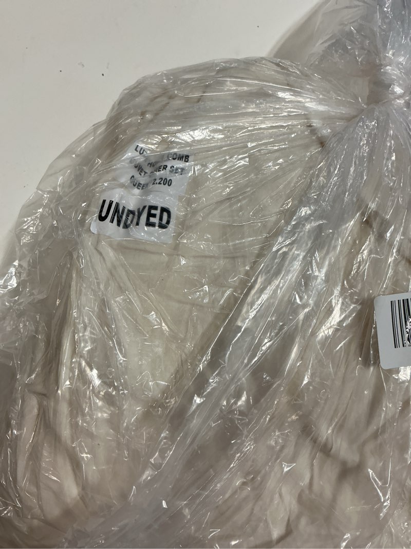 Condition photo showing New/Like New for organic luxe honeycomb duvet cover set queen undyed