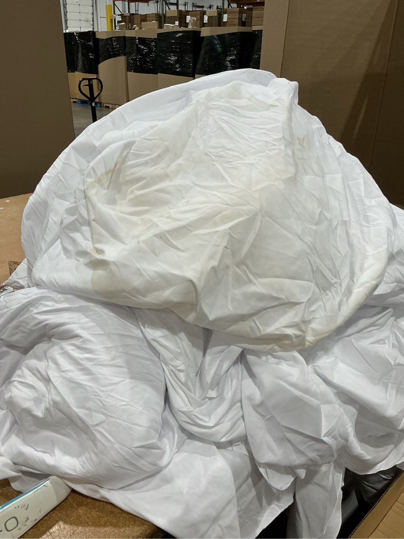 Condition photo showing As Is for 10 pack round tablecloth 108 inch white | for 4ft-6ft round table, wrinkle resistant, washable table cloth, polyester fabric, for party banquet wedding buffet white 10 pack-108 inch round