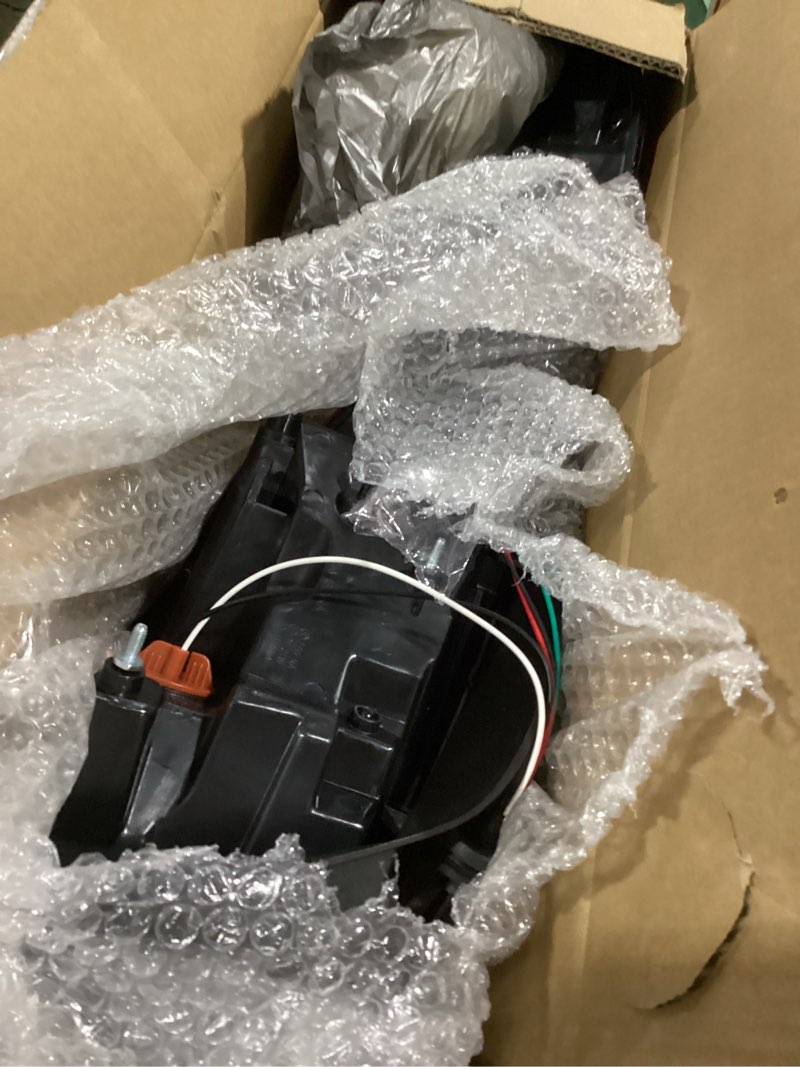Condition photo showing Good Condition for right outer tail light housing w/harness compatible with elan-tra 2014-2016 passenger side rear tail lamp brake light (no side marker lights bulbs not include) 924023x230 hy2805130