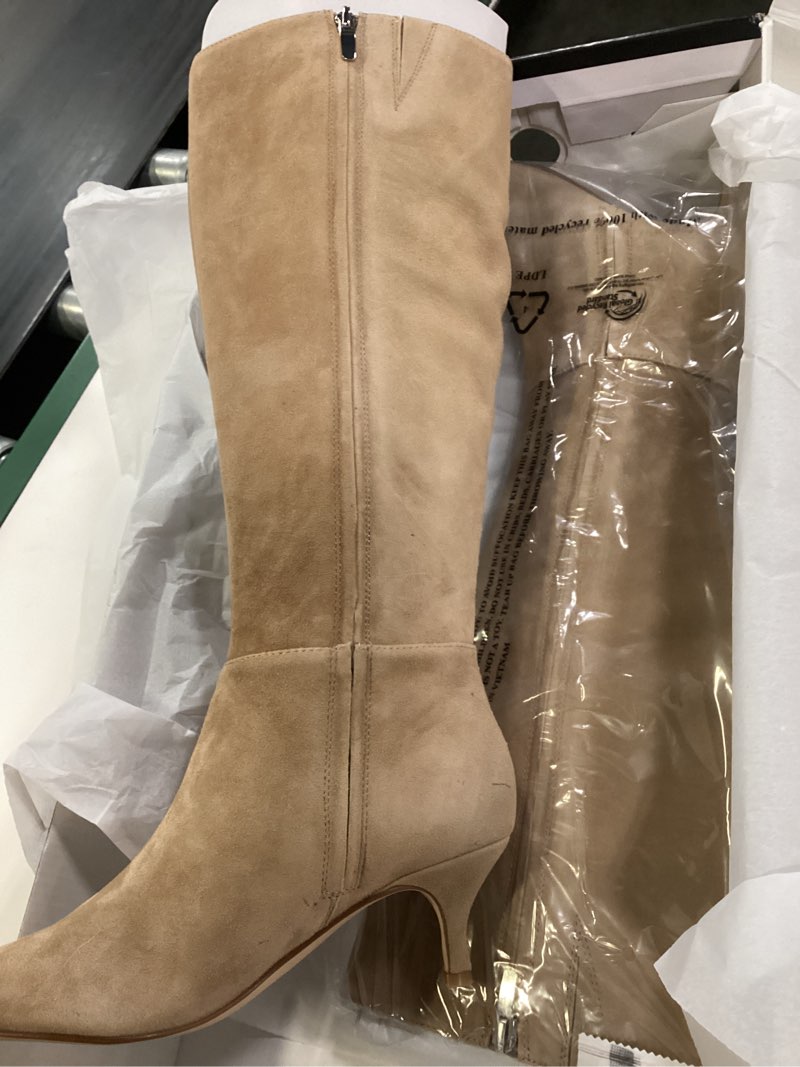 Condition photo showing Good Condition for nine west somas 6 taupe suede