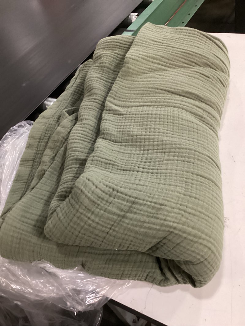 Condition photo showing Good Condition for organic airy gauze blanket queen green