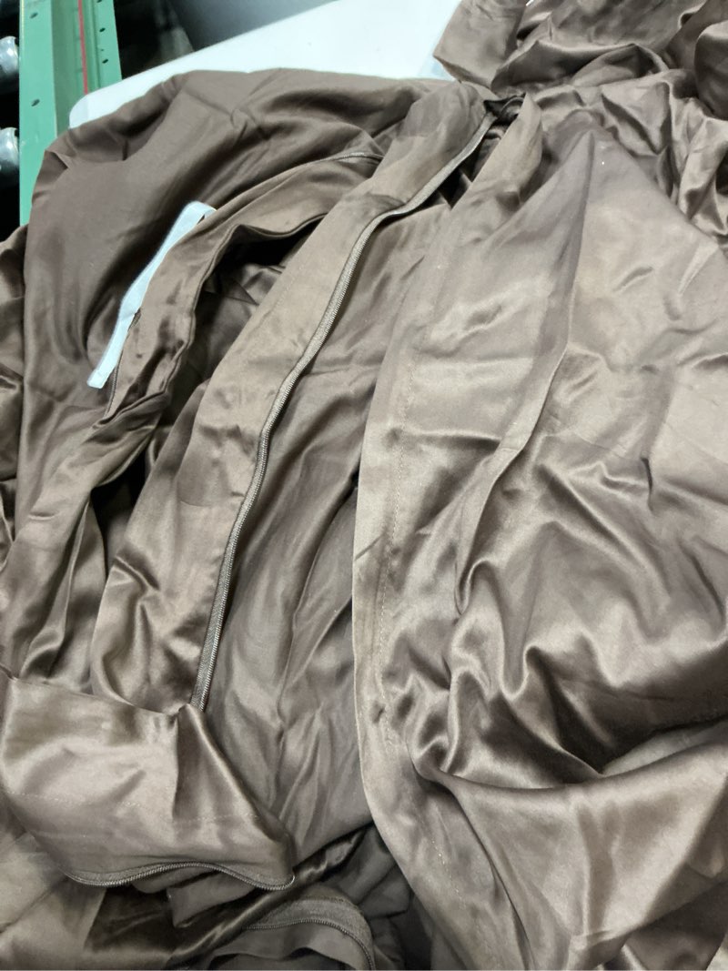 Condition photo showing Good Condition for quince signature giza cotton sateen duvet cover espresso calking