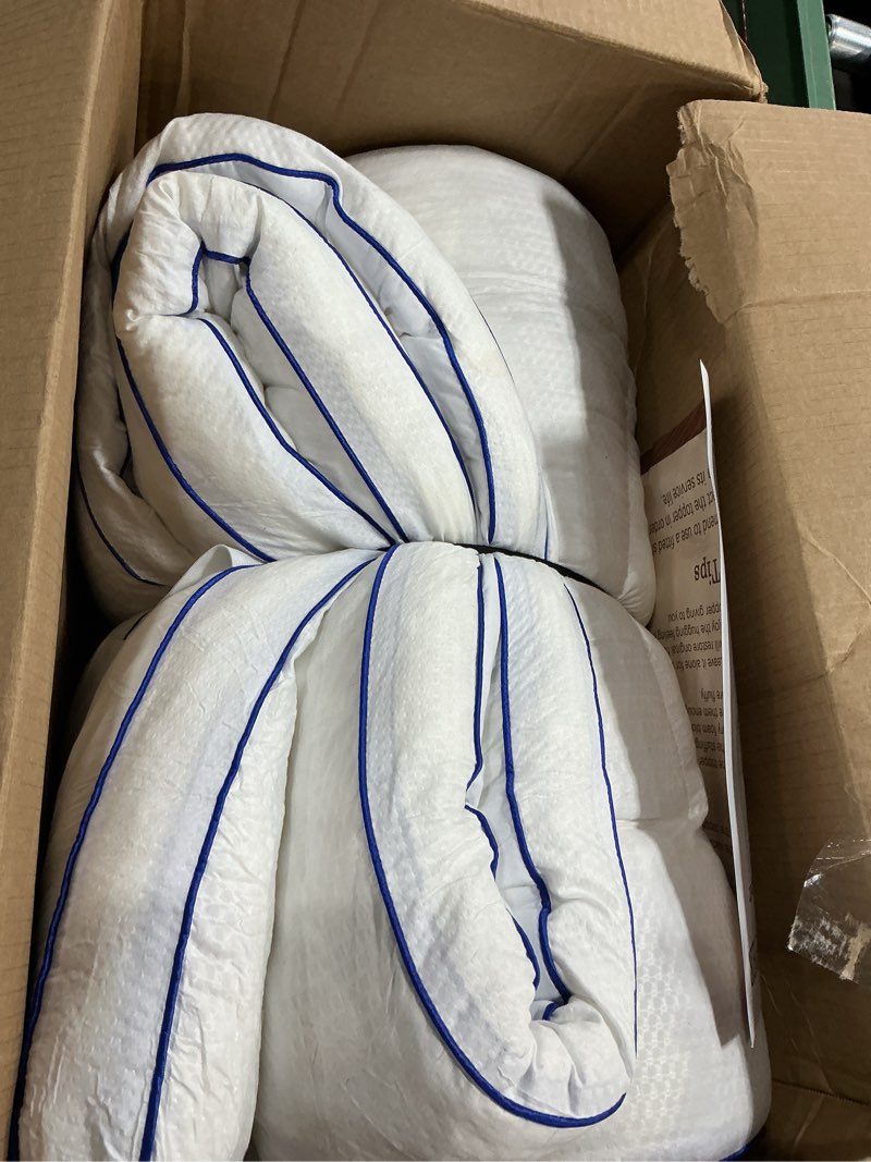 Condition photo showing Good Condition for Queen Size Mattress Topper, Shredded Memory Foam Filling, 1800 GSM Mattress Pad Cover, Soft Bed Topper for Back Pain?Plush Foam Filled Pillow Top,60"x80" White Queen