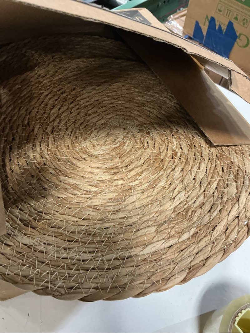 Condition photo showing Good Condition for elcoho 20 pieces round woven placemats 13.8 inch boho rattan placemats farmhouse braided place mats woven plate chargers rustic wicker table mats for dining table 20 13.8 inch