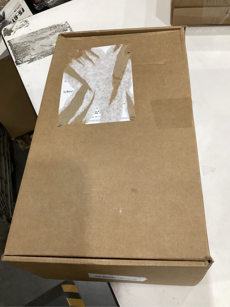 Condition photo showing Good Condition for  gold-finished bathroom hardware set 