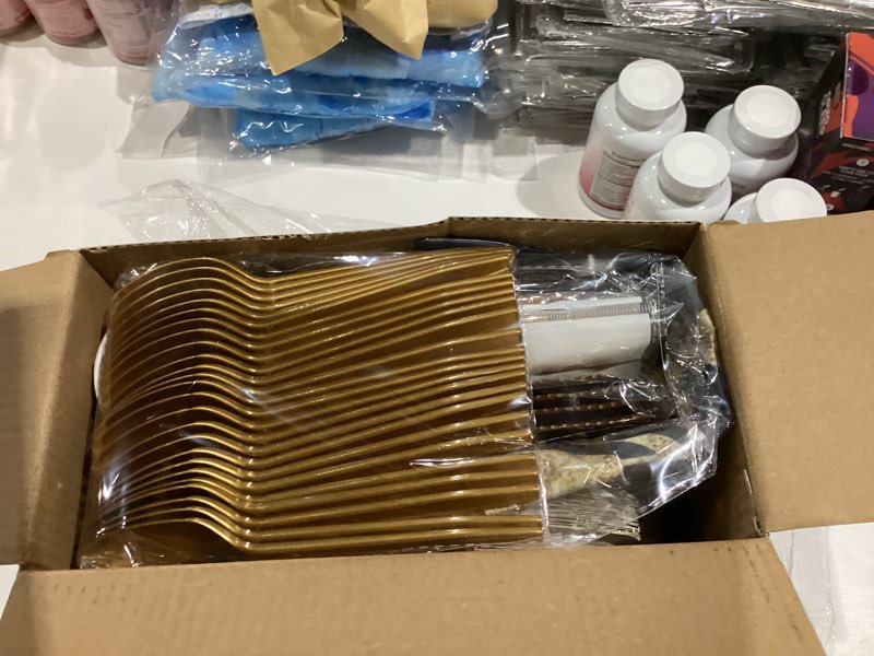 Condition photo showing New/Like New for 194Pcs 80th Birthday Decorations for Men Women,Black and Gold 80th Birthday Decorations,80th Birthday Party Supplies Tableware Set,80th Birthday Party Supplies for Anniversary Party 80th Black Gold