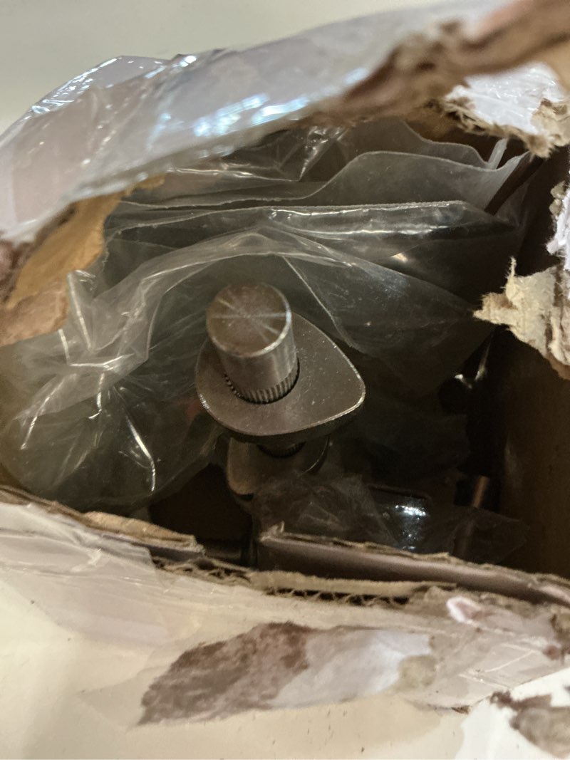 Condition photo showing Good Condition for carbhub 793880 camshaft for 84005207 793583 792681 791942 795102 camshaft kit with 697110 gasket, 795387 oil seal
