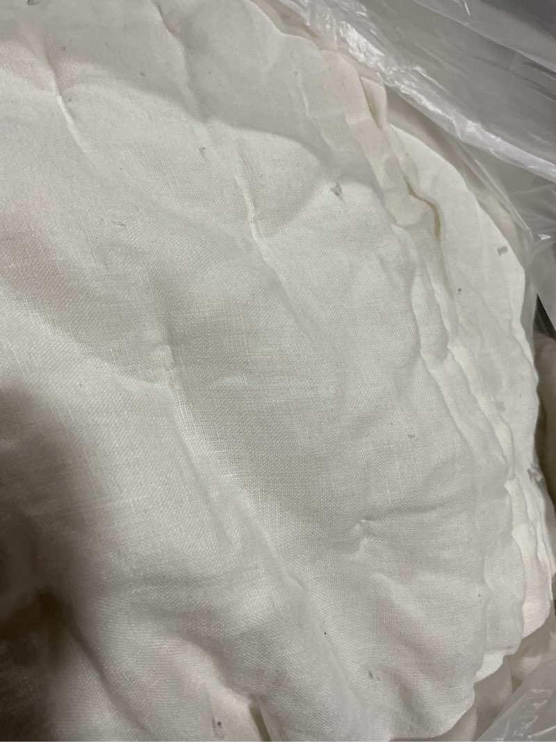 Condition photo showing Good Condition for european linen dream quilt, king, ivory