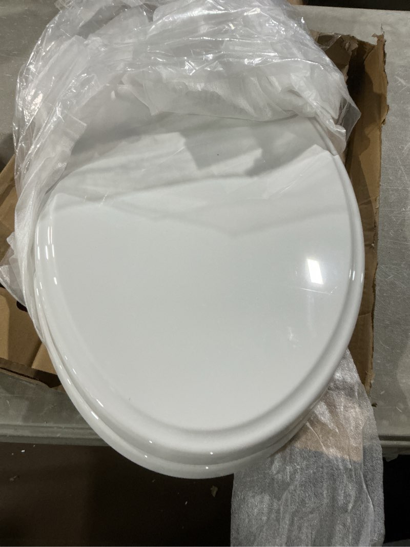 Condition photo showing Good Condition for american standard 5020a65g.020 traditional slow close toilet seat, white