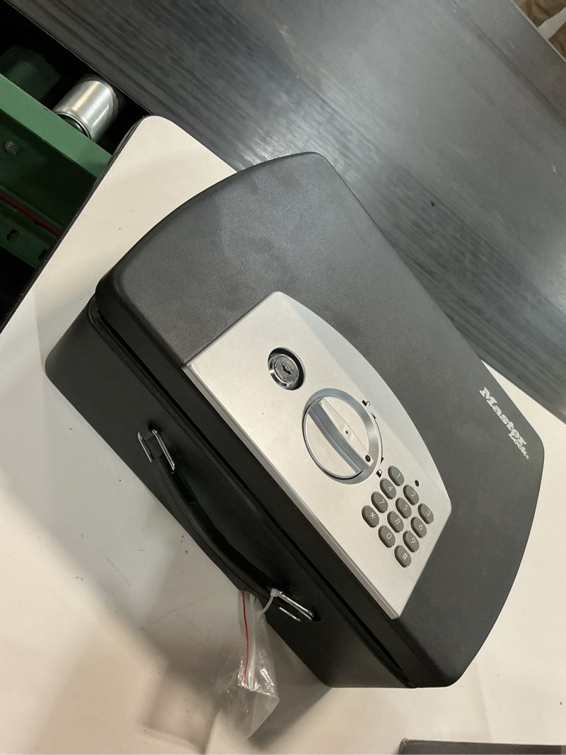 Condition photo showing Good Condition for master lock 0.21-cu ft safe box with electronic/keypad lock