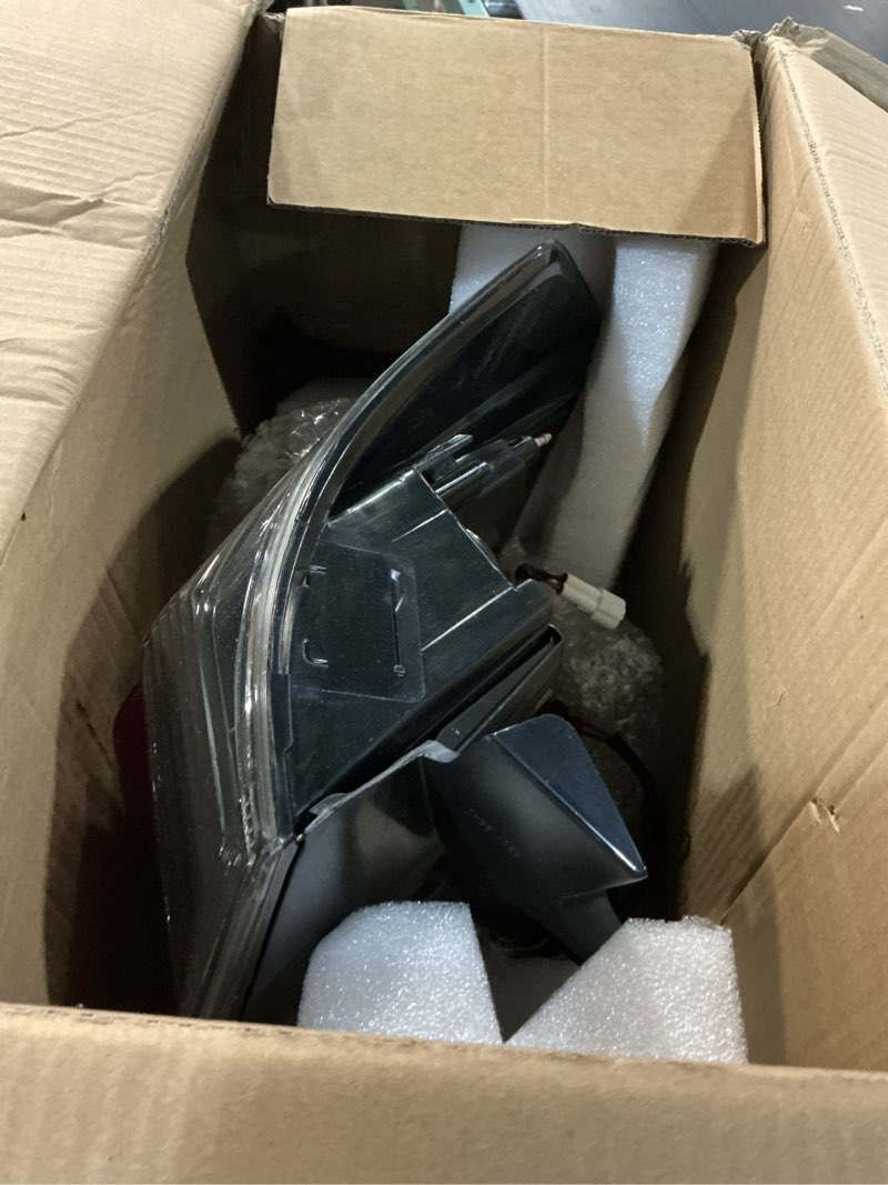 Condition photo showing Good Condition for Huray Right Outer Tail Light for Nissan Rogue 2017-2019 Passenger Side Taillight Lamp Assembly Replacement for NI2805110 (Chrome Housing) RH(Passenger Side) Clear