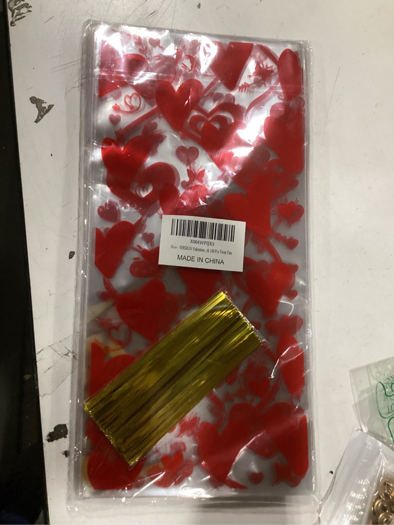 Condition photo showing Good Condition for WRSION 120 PCS Valentines Treat Bags, Valentines Gift Bags, Valentine's Day Cellophane Bags, 4 Styles Red Heart Valentines Goodie Bags with 140 PCS Gold Twist Ties for Valentines Party Wedding Favor Supplies - 10.6 x 5.1 Inch Red Heart Transparent Candy Bags