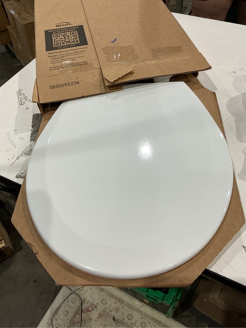 Condition photo showing Good Condition for bemis 500ec 390 toilet seat with easy clean & change hinges, 1 pack round, cotton white