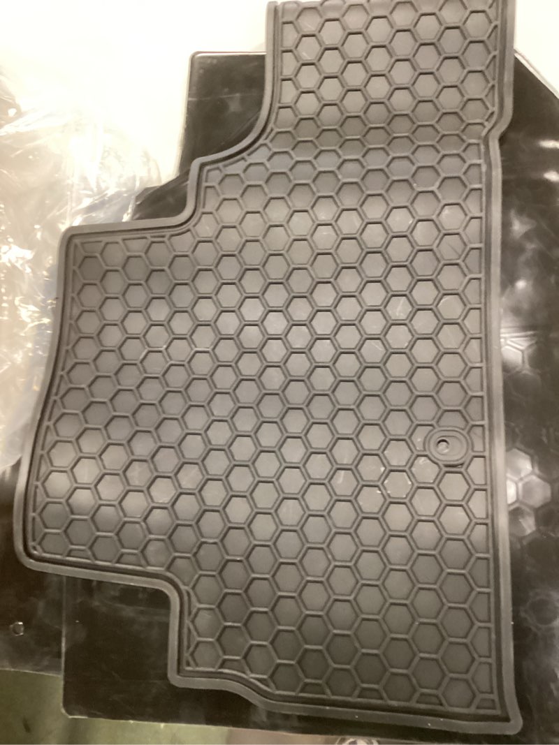 Condition photo showing Good Condition for Car Floor Mats Custom Fit for Chevrolet Chevy Equinox/GMC Terrain 2018 2019 2020 2021 2022 2023 2024 Odorless Washable Rubber All Weather Floor Liners Black Floor mats 2018-2024