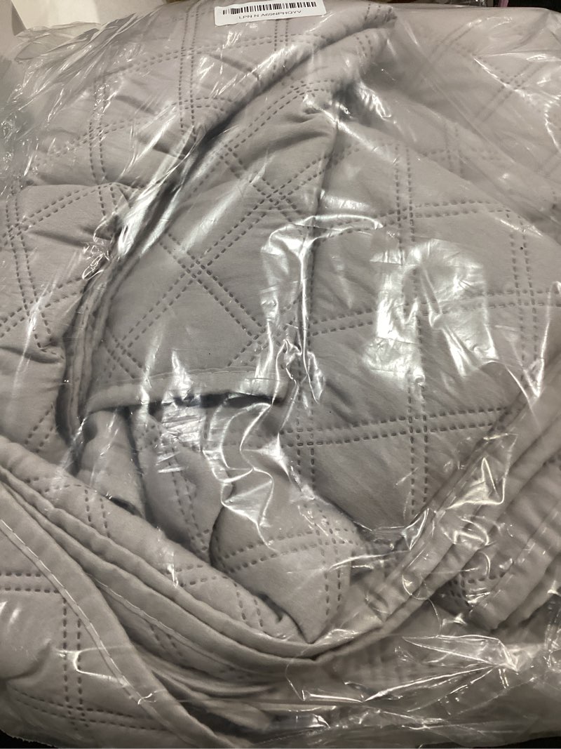 Condition photo showing Good Condition for exclusivo mezcla soft quilt set king size, 3 pieces lightweight quilts light grey bedspreads coverlets bedding set for all seasons, grid pattern grid light grey king (106"x96")