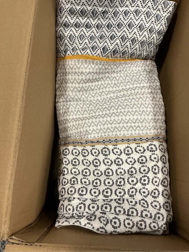 Condition photo showing Good Condition for King Size Quilt Set with Shams Lightweight Bedspreads for Summer Quilts Floral Bedspread 3 Piece  Yellow Yellow Similar to the photo
