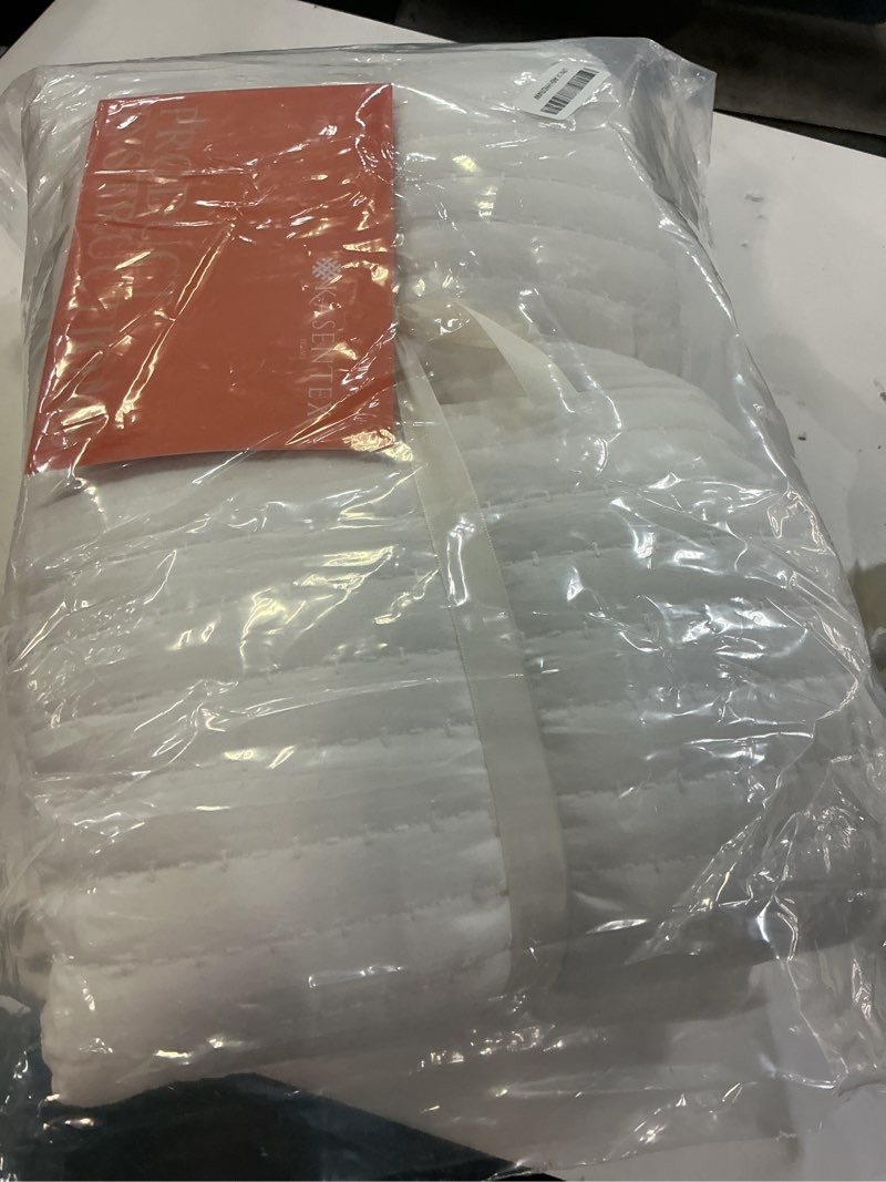 Condition photo showing New/Like New for Oversized King Quilt Set 112"x106" – Soft Washed 3 - Layer Lightweight California King Bedspread, Minimalist Nordic Design, All-Season Spring & Summer Quilt Set (1 Quilt + 2 Pillow Shams), Cream White Cream White Oversized King