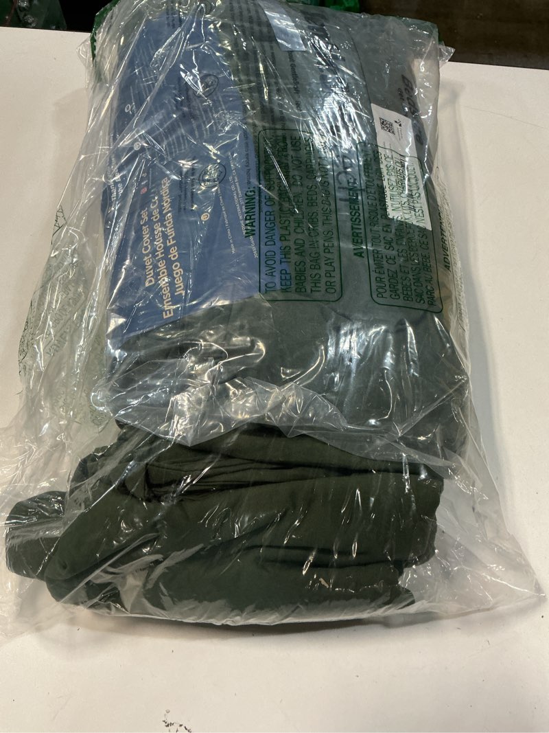 Condition photo showing Good Condition for Bedsure Olive Green Duvet Cover King Size - 3 Pieces Prewashed Cotton-Like Extra Soft Bedding Set, Includes 1 Duvet Cover 104x90 Inches with Zipper Closure & 2 Pillow Shams, Comforter Not Included 03 - Olive Green (No Comforter) King (104" x 90")