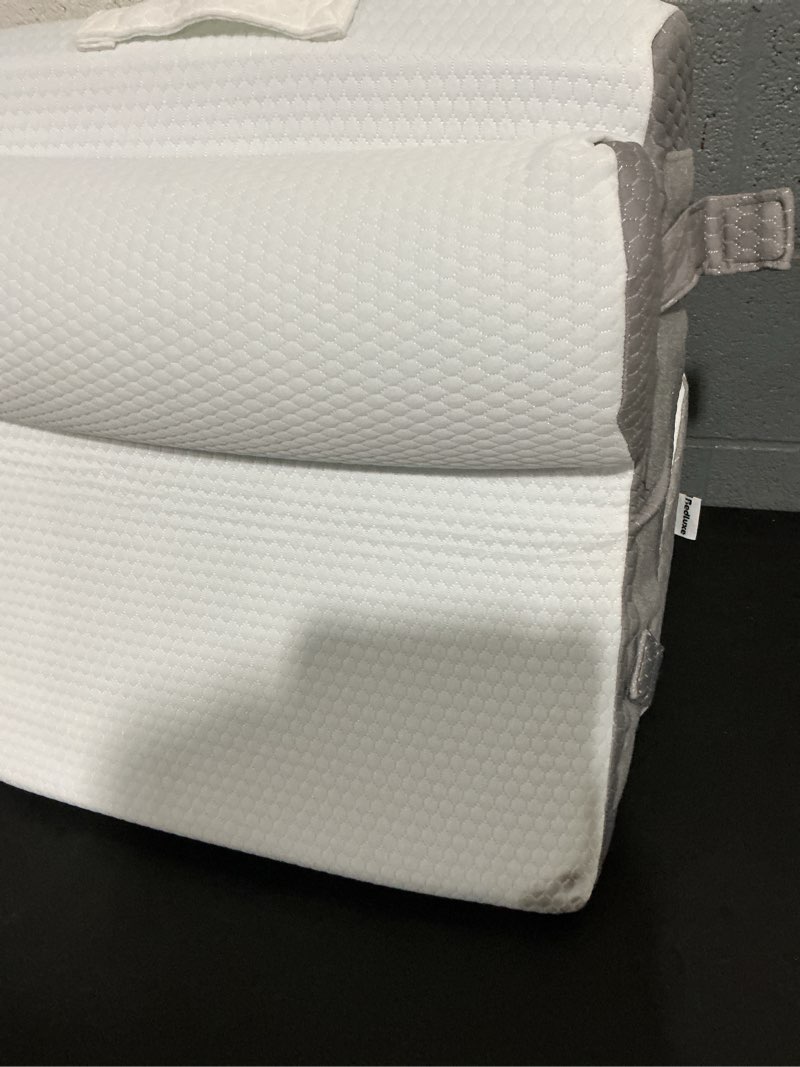 Condition photo showing As Is for redluxe wedge pillow set for after surgery, bed wedge pillow for sleeping, incline pillow wedge for headboard, post surgery, acid reflux, neck&back support, white/grey white/grey