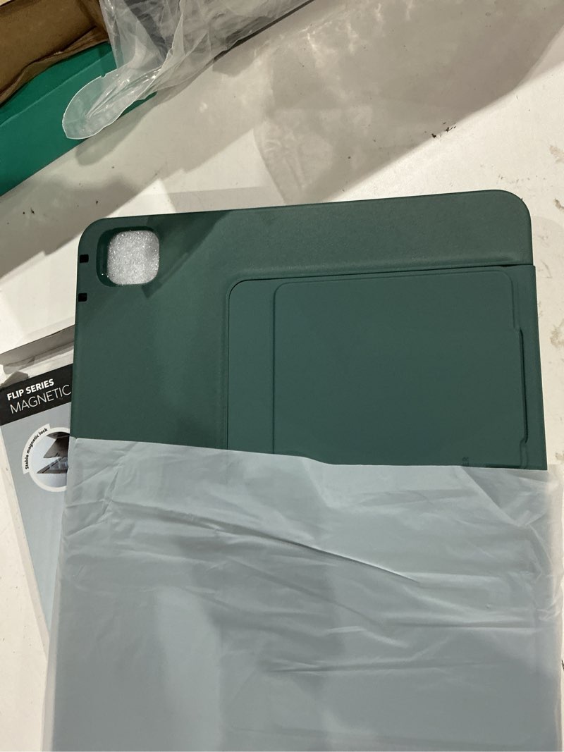 Condition photo showing Good Condition for esr for ipad pro 13 inch case (m5/m4) 2025/2024, vertical stand cover, multi stand angles, ultra-stable case with pencil holder, flip series, green ipad pro 13" m5/m4 (2025/2024) green