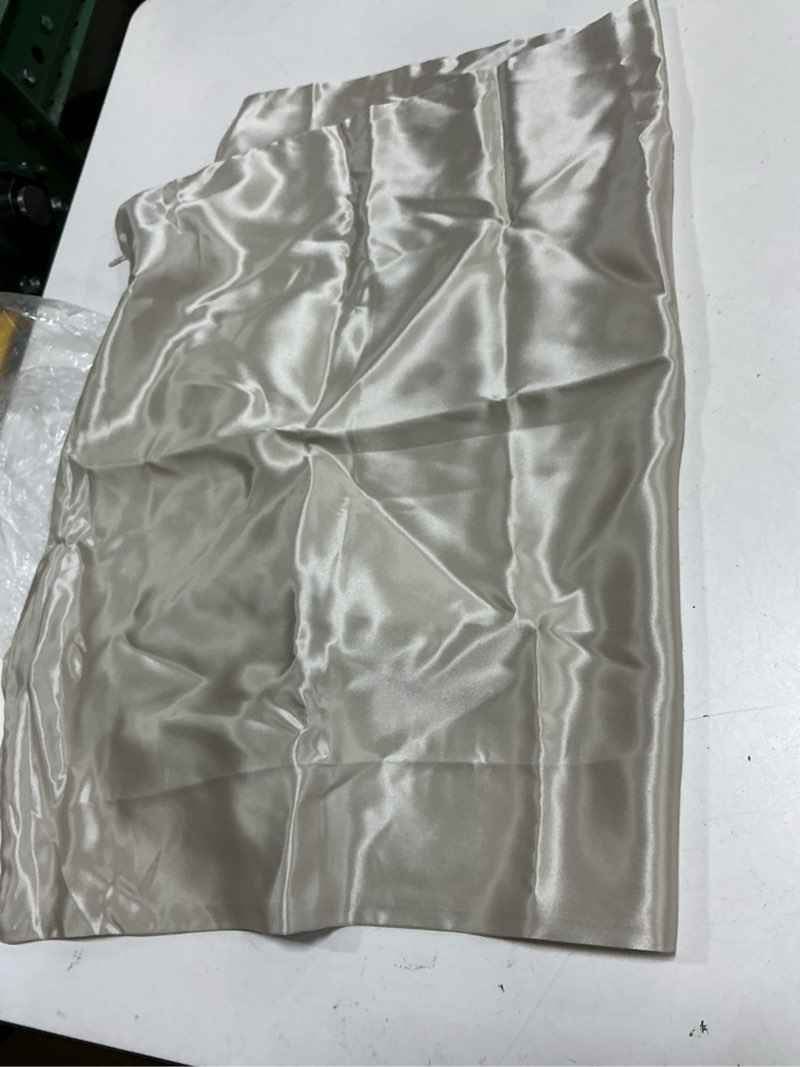 Condition photo showing Good Condition for 100% mulberry silk pillowcase, queen, champagne