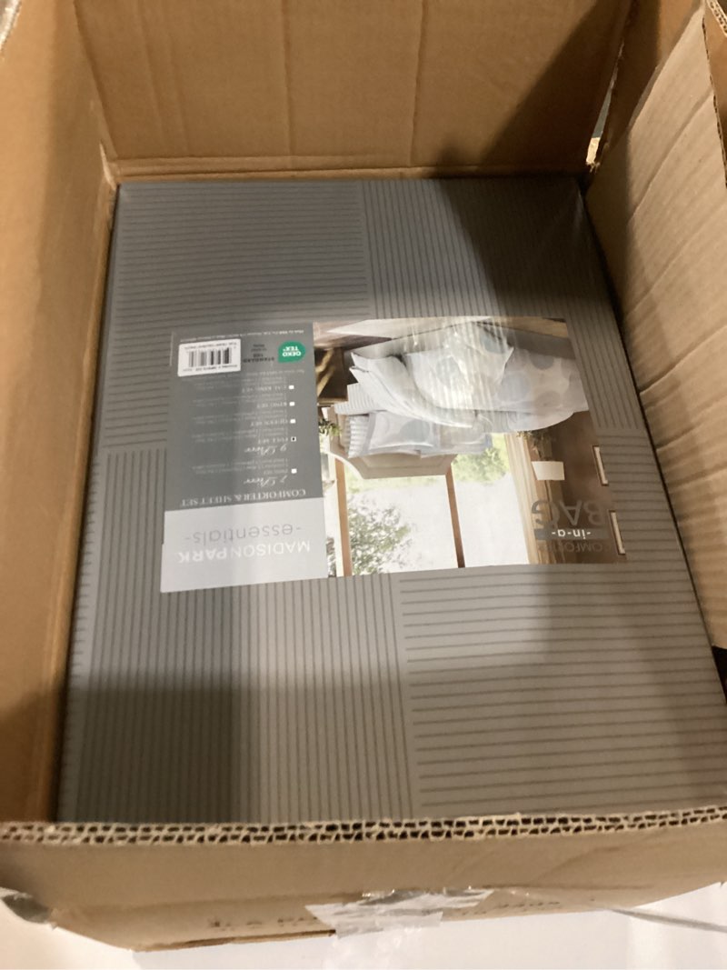 Condition photo showing New/Like New for Madison Park Essentials Bed in a Bag Comforter, Vibrant Color Design All Season Down Alternative Cover with Complete Cotton Sheet Set, Full(78"x86"), Knowles, Circular Aqua, 9 Piece Full (78 in x 86 in) Circular Aqua