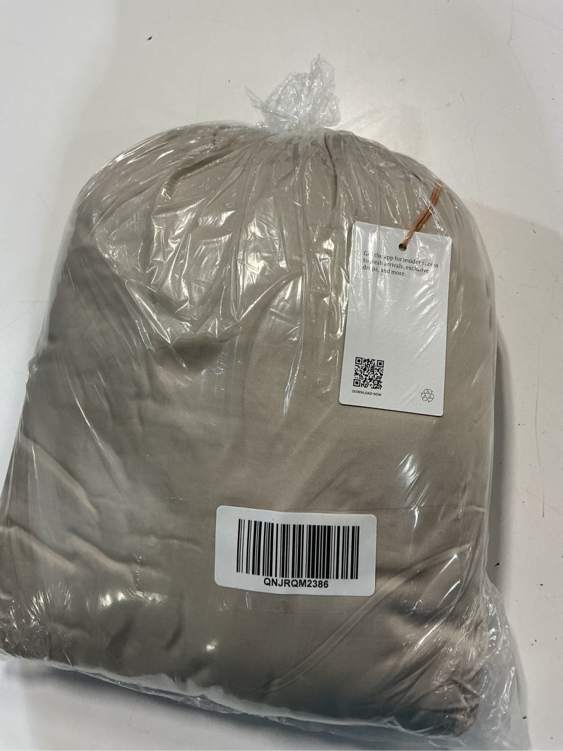Condition photo showing Good Condition for bamboo sheet set, cal king, sand