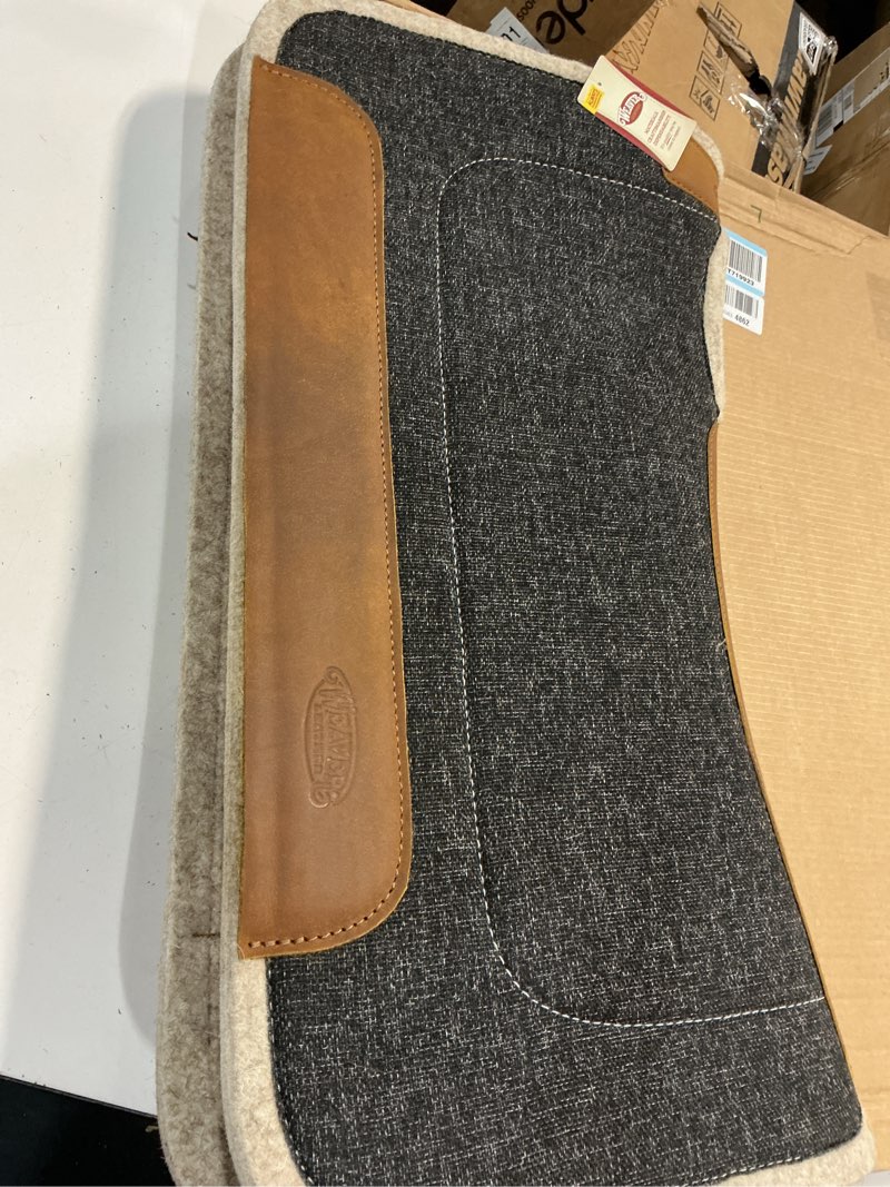 Condition photo showing Good Condition for weaver leather contoured jute wool blend felt saddle pad, 30"x30"
