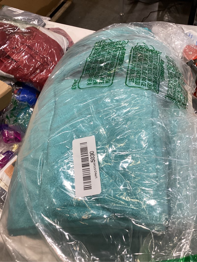 Condition photo showing Good Condition for jarson 12 pieces bath towel set soft, sea blue - quick dry family towels for bath, highly absorbent towel set for hotel-4 luxury bath towels, 4 hand towels & 4 washcloths for bathroom sea blue 12 pcs bath towel set