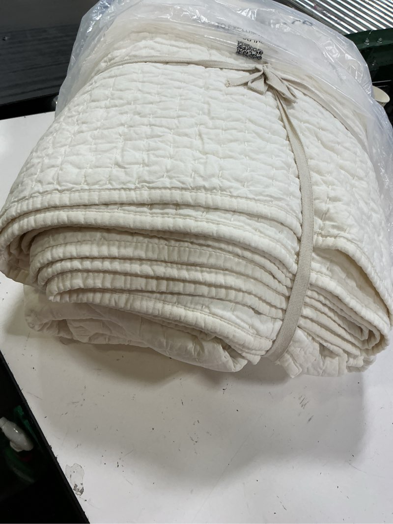 Condition photo showing Good Condition for european linen cotton stitch quilt color: white size: king/cal king