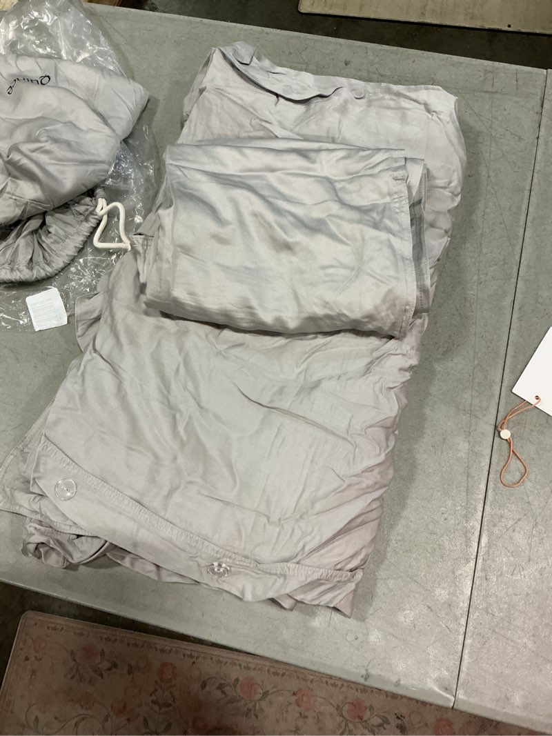 Condition photo showing New/Like New for bamboo duvet cover set  king grey 