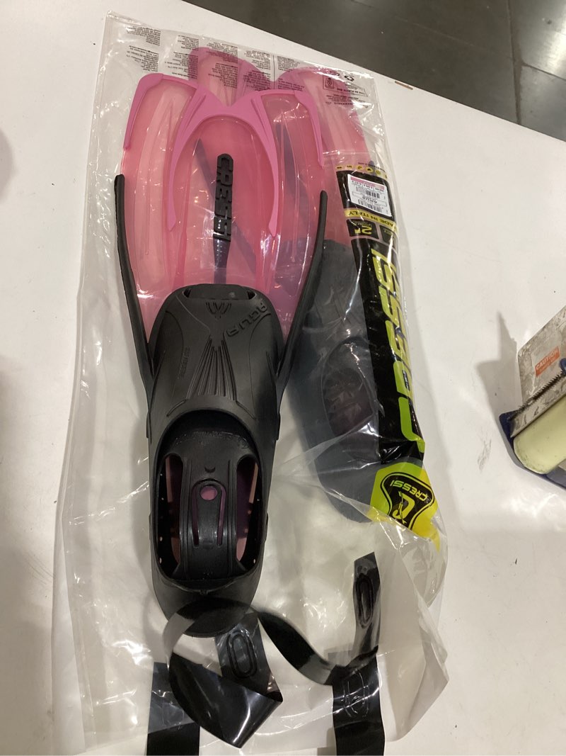Condition photo showing Good Condition for cressi adult snorkeling fins with self-adjustable comfortable full foot pocket | perfect for traveling | agua: made in italy 