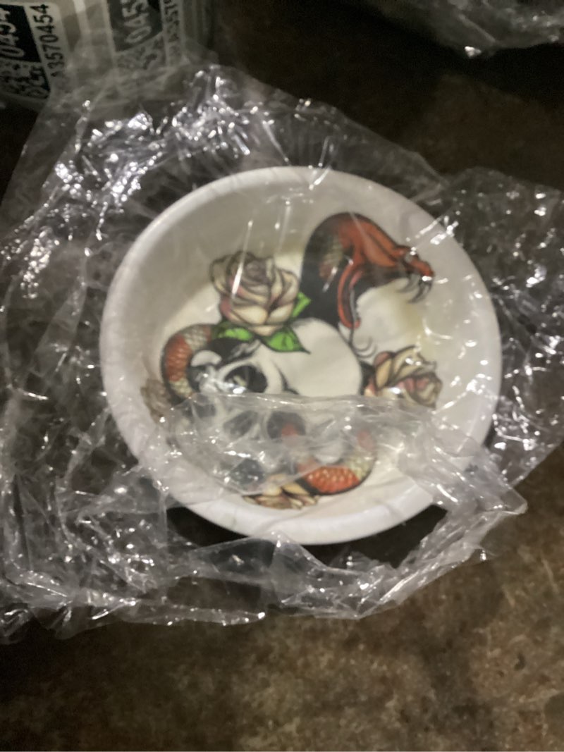 Condition photo showing Good Condition for Small komodo bowl skull