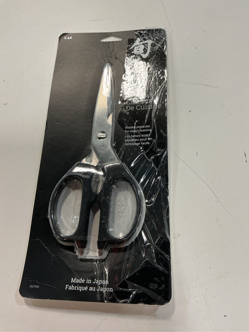 Condition photo showing Good Condition for shun multi purpose kitchen shears, heavy duty cooking scissors, durable 420j2 stainless steel, detachable blades for easy cleaning, kitchen shears for professional and home chefs