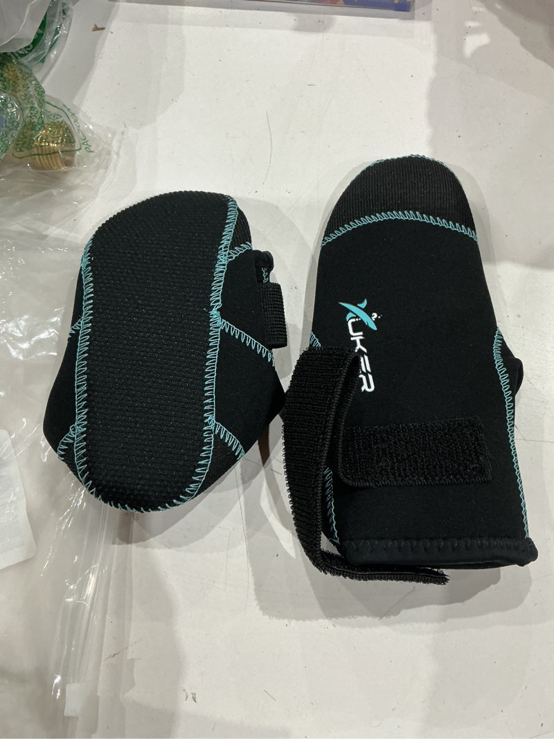 Condition photo showing Good Condition for xuker kids neoprene water socks 3mm anti-slip sand proof beach volleyball socks for toddlers youth medium black