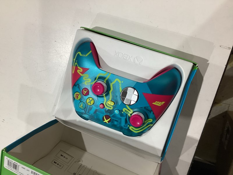 Condition photo showing Good Condition for xbox wireless controller – forza horizon 6 limited edition – xbox series x|s, xbox one, pcs, and cloud-enabled devices