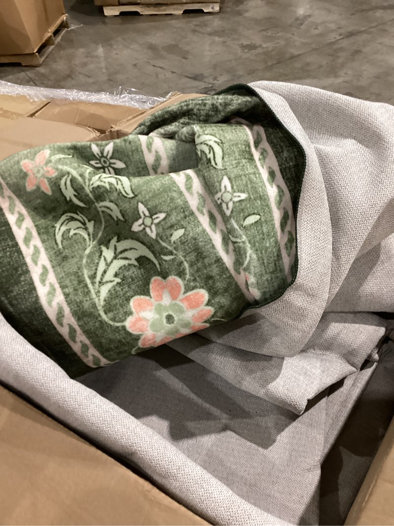 Condition photo showing Good Condition for rugxara floral rug for living room bedroom, 4x6 washable rug, green vintage boho area rug, large non slip low pile wool carpet for indoor dining room,girls kids room and nursery room(sage green 4x6ft) sage green 4' x 6' (rectangular)