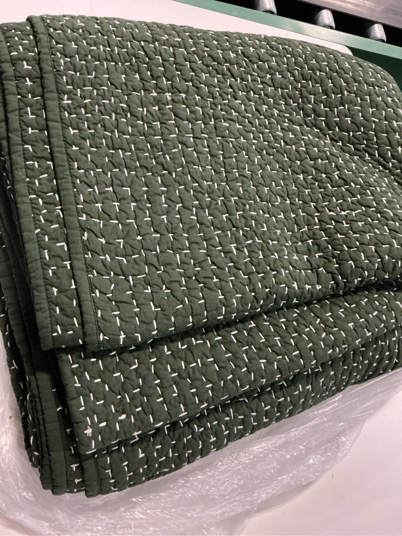 Condition photo showing Good Condition for organic cotton hand stitched quilt, king/cal king, pine