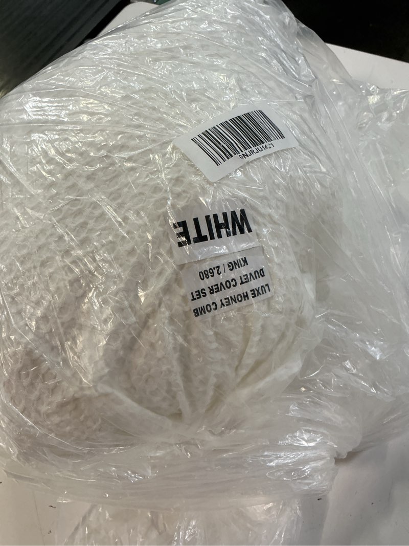 Condition photo showing Good Condition for organic luxe honeycomb duvet cover set, king/cal king, white