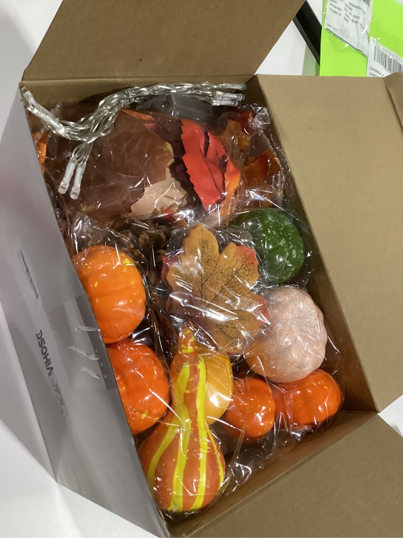 Condition photo showing Good Condition for VIHOSE 4 Pieces 8.86 Inch Light up Pumpkin Set Glass Fall Halloween Pumpkin Decorations with Timer Acorn 3D Maple Leaf String Fall Garland Kits for Autumn Thanksgiving Harvest Tables Centerpieces Elongated