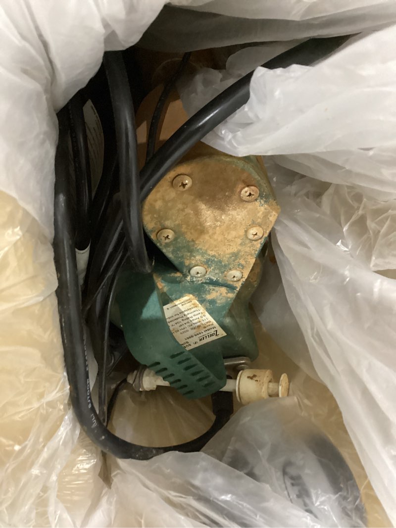 Condition photo showing As Is for zoeller 3/4-hp 115-volt 80-gpm cast iron submersible sump pump