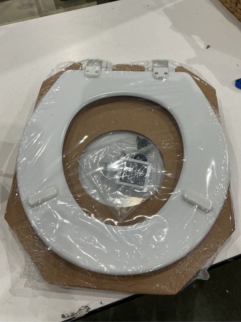 Condition photo showing New/Like New for bemis 500ec 390 toilet seat with easy clean & change hinges, 1 pack round, cotton white
