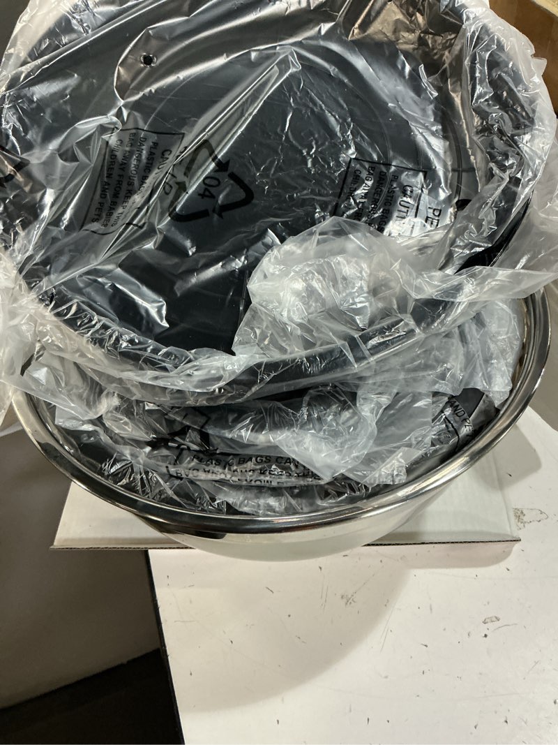 Condition photo showing New/Like New for p&p chef mixing bowls with airtight lids set of 5, 10-piece stainless steel mixing nesting bowl, metal bowl with lid for kitchen prepping & storing, size 4.6, 3, 1.5, 1, 0.7 qt, black black airtight lids